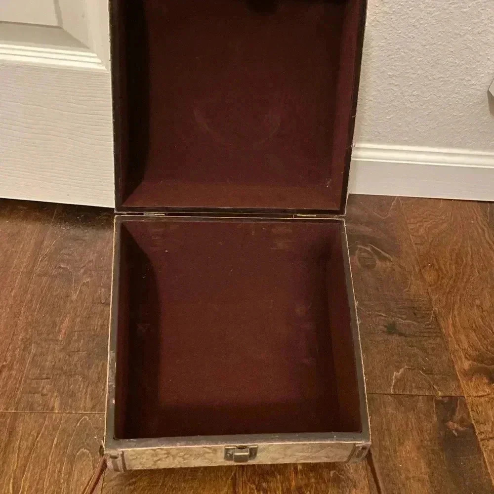 Vintage 60s Wooden Box Purse Floral Embossed Maroon Velvet Lining Handbag Bag - Picture 5 of 7
